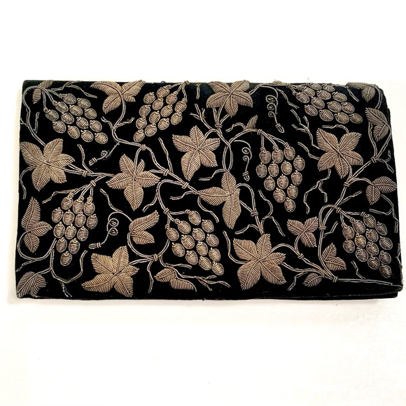 Jagat Narain silver thread embroidery grapes/vines Zardozi Zari clutch - Picture 12 of 12